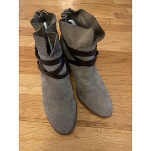 Carlos Santana Womens Taupe Leather Raw Edge Strappy Heeled Ankle Boots size 9